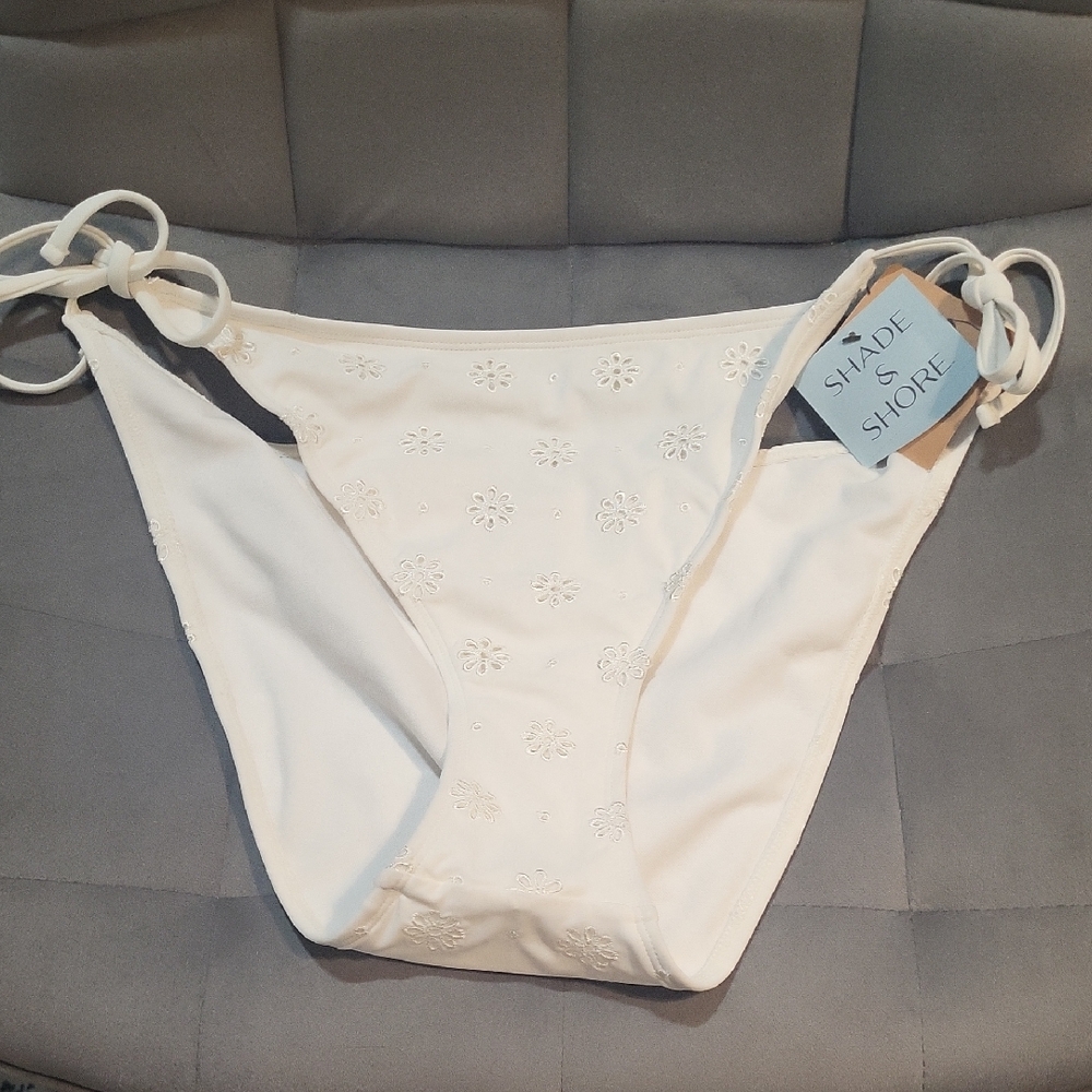 Shade & Shore Off White Bikini Bottom with Floral Detail